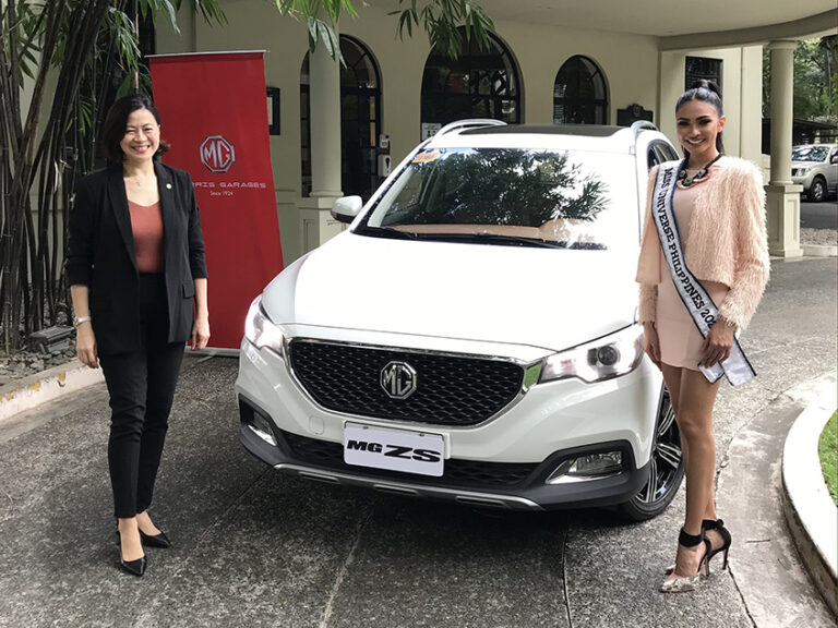 Miss Universe PH 2021 Bea Gomez Receives Her New Mg Zs Alpha Miss U PH 2021 Bea Gomez with Lyn Buena of MG Philippines