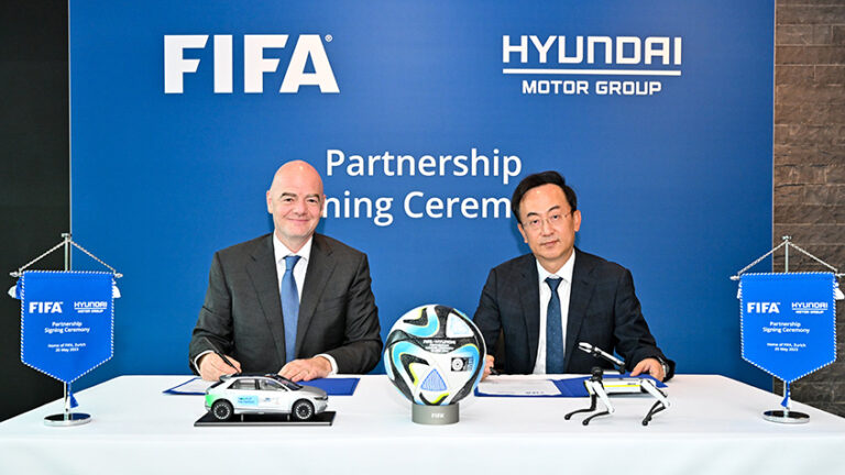 (L to R) FIFA President Gianni Infantino and Hyundai Motor Group President Karl Kim | Photo by Hyundai Press