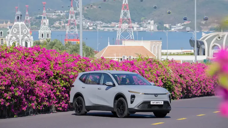 VF MPV 7 driving along coastal road at Vinpearl Nha Trang