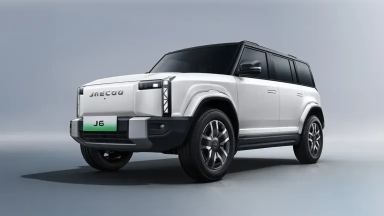 JAECOO J6 Wins Over Filipino Drivers with Intelligent Electric Mobility White JAECOO J6 electric SUV
